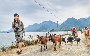 Về làng để giữ các làng nghề