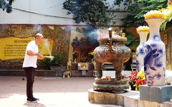 Đền thờ Đức Thánh Trần ở TP.HCM: Có 3 lư hương như trước để người dân nhang khói