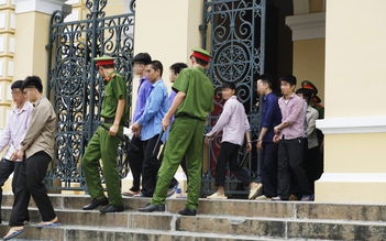 Con vào Sài Gòn lập nghiệp, ba mẹ ở quê bàng hoàng 'báo đăng nó giết người'