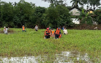 Thừa Thiên - Huế: Tìm thấy thi thể 2 cậu cháu bị nước lũ cuốn trôi