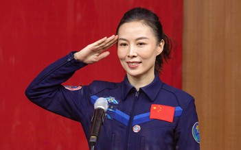 Người phụ nữ Trung Quốc đầu tiên đi bộ trong không gian