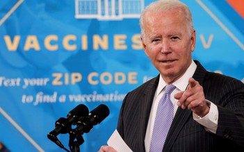 Lo ngại biến thể Omicron, Tổng thống Biden kêu gọi bỏ bản quyền vắc xin