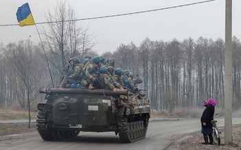 Ukraine mở rộng kiểm soát ở phía bắc, phương Tây xem xét thêm cấm vận Nga