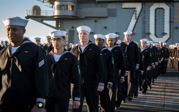 Khó tuyển mới, hải quân Mỹ giữ chân các quân nhân 'không đạt chuẩn'