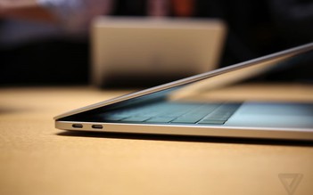 Nếu dùng MacBook Pro, tốn thêm bao nhiêu tiền mua dây kết nối mở rộng?
