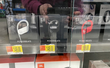 Powerbeats 4 bất ngờ xuất hiện tại Walmart