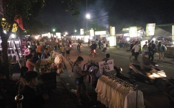 Chợ đêm làng đại học: Miền ký ức khó quên của sinh viên