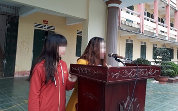 Hai phụ nữ xin lỗi nữ sinh cấp 3 bị vây đánh, lột áo giữa ban ngày