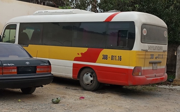 Tạm giữ xe ‘dù’ giả xe buýt còn hành hung khách ở Hà Tĩnh