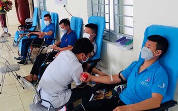 4 thanh niên vượt hơn 50 km hiến máu cứu người