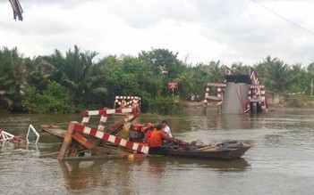 Sà lan kéo sập cầu dân sinh trong đêm ở Sài Gòn