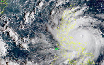Bão Noru gió giật cấp 17 đang ‘đi rất nhanh và nguy hiểm’