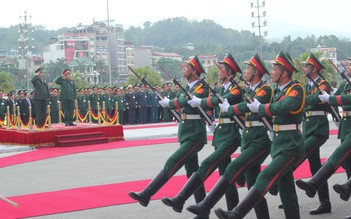 Bộ trưởng Quốc phòng Việt Nam và Trung Quốc gặp nhau tại biên giới