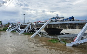 Sóc Trăng: Sập công trình trang trí cầu Maspero 2