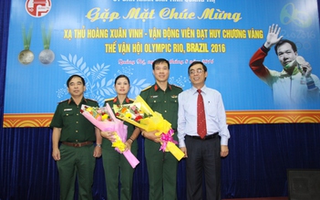Chủ tịch tỉnh Quảng Trị suýt khóc khi đón xạ thủ Hoàng Xuân Vinh