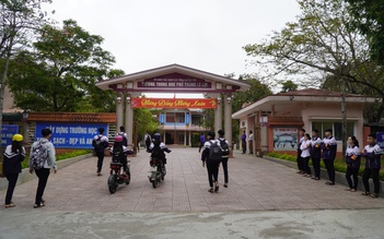 Sau 3 tuần đến trường, học sinh THPT và GDTX Quảng Trị lại nghỉ học