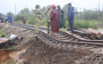 Quảng Trị: Đường sắt tê liệt vì…lũ, hành khách được 'tăng bo' bằng ô tô