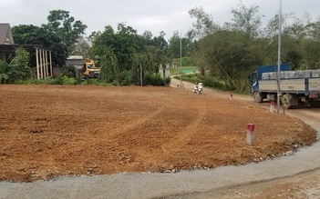 Hàng trăm người tranh nhau ‘chốt đất’: Người từ địa phương khác đến tự ý cắm cọc, phân lô