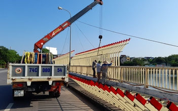 Quảng Trị: Đang tháo bỏ các cấu kiện trang trí bị chê xấu trên cầu Đại An