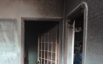 Hai đứa trẻ thoát chết may mắn khi căn nhà bị khóa cửa phát cháy