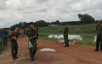 Phát hiện thi thể người mẹ cùng đứa con gần 2 tuổi dưới kênh