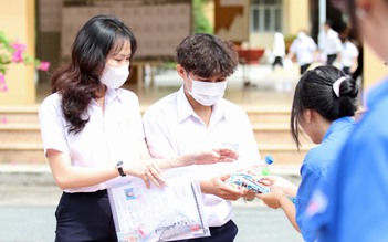 Tây Ninh: Sĩ tử tương lai hào hứng tham gia tiếp sức mùa thi