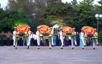 Tây Ninh: Thắp hương tưởng niệm các anh hùng liệt sĩ tại Nghĩa trang liệt sĩ Đồi 82