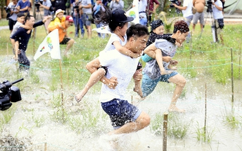 'Bố ơi, mình đi đâu thế?': Ê-kíp 100 người đảm bảo an toàn cho các bé