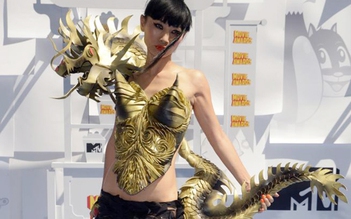 Bai Ling diện áo rồng ấn tượng tại MTV Movie Awards 2015