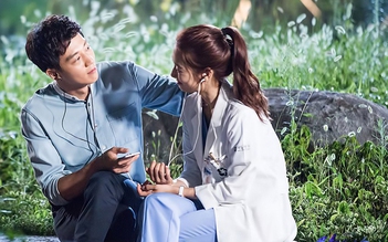 Fan sẽ bất ngờ với hình tượng mới của 'bác sĩ' Kim Rae Won