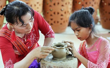 Nghệ thuật làm gốm của người Chăm trở thành di sản văn hoá UNESCO