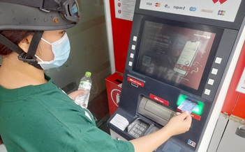 Đẩy mạnh chi trả chế độ BHXH, trợ cấp thất nghiệp qua ATM