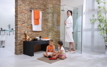 Lắp đặt phòng tắm kính cho gia đình mang đến những lợi ích gì?