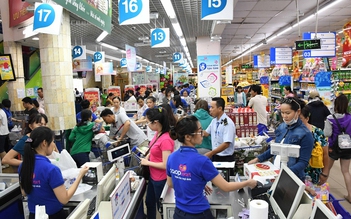 Siêu thị Co.opmart Tân Thành khai trương giảm giá sâu và tặng iPhone X