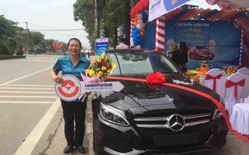 Một khách hàng LienVietPostBank trúng Mercedes C200