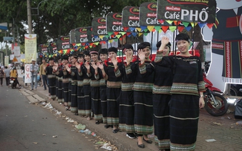 Café PHỐ cùng H'Hen ‘khuấy’ động Lễ hội Cà phê 2019