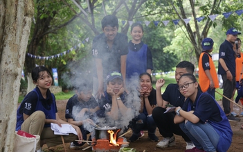 Bổ ích và lý thú với chuyến du hành ngược thời gian tại trại hè tiến hóa