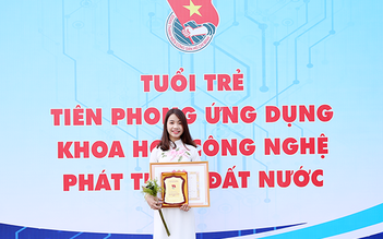 Sinh viên Duy Tân nhận Học bổng Nữ sinh viên Kỹ thuật AmCham 2019