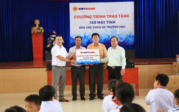 Vietbank tặng 760 máy tính cho các chùa và trường học