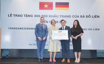 Bà Đỗ Thị Kim Liên trao tặng 300.000 khẩu trang tới nhân dân nước CHLB Đức