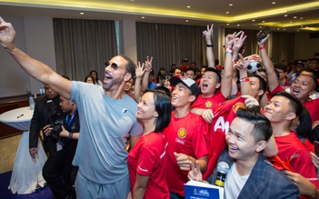 Dàn sao Luis Figo, Rio Ferdinand, Park Ji-sung... dồn dập đổ bộ đến Việt Nam