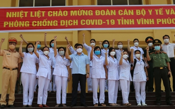 Vĩnh Phúc cử 650 cán bộ giúp Hà Nội xét nghiệm thần tốc, tiêm vắc xin