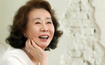 'Bà ngoại quốc dân' Yuh Jung Youn sẽ trao giải người thắng cuộc tại lễ Oscar 2022