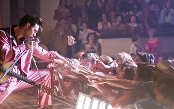 Phòng vé nhộn nhịp khi phim kinh dị 'The Black Phone' đối đầu phim tiểu sử 'Elvis'