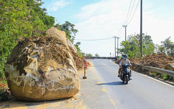 Cận cảnh sạt lở trên cung đường đẹp nhất thế giới - đèo Hải Vân