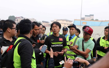 HLV Miura trách cầu thủ U.23 Việt Nam không chịu ‘buôn chuyện’