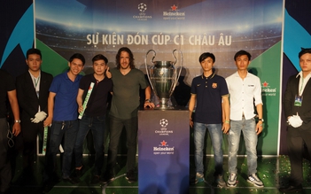Hàng vạn người hâm mộ Đà Nẵng cuồng nhiệt với cúp UEFA Champions League