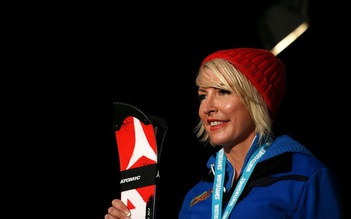 Người đẹp Heather Mills lập kỷ lục trượt tuyết với... chân giả