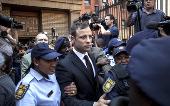 Pistorius được tạm tha nhưng có thể bị nâng mức án lên 15 năm tù
