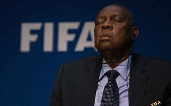 Quyền chủ tịch FIFA ngủ gật trong cuộc họp cải tổ